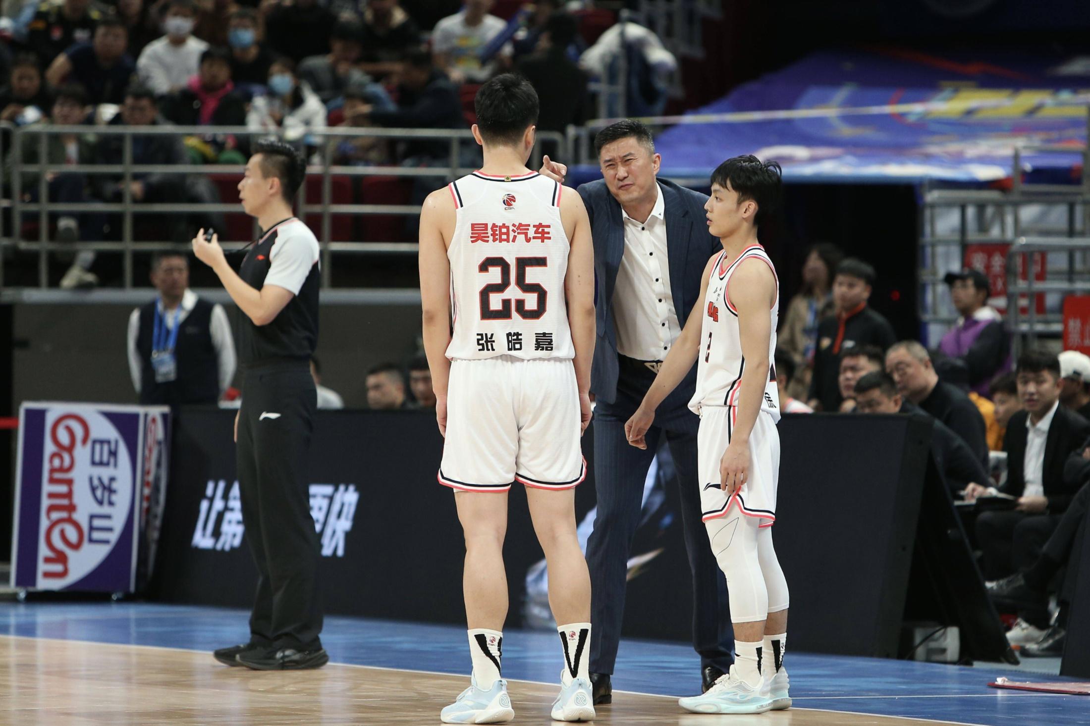 关于鹈鹕险胜广东队，戈贝尔扛起全队的信息